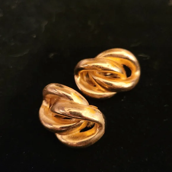 Christian Dior Classic Knot Clip-on Earrings - Picture 3 of 4